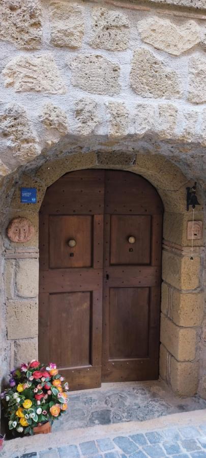La Chascona Di Farnese Casa Di Tufo Nel Borgo Apartment Exterior photo