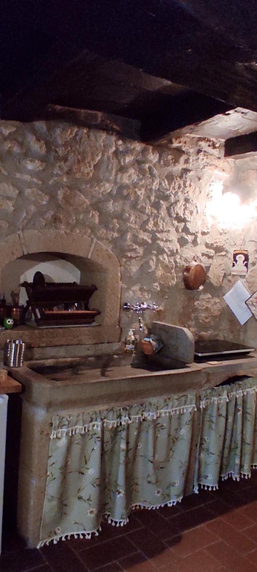 La Chascona Di Farnese Casa Di Tufo Nel Borgo Apartment Exterior photo