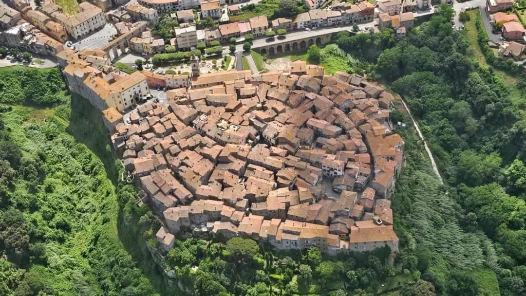 La Chascona Di Farnese Casa Di Tufo Nel Borgo Apartment Exterior photo